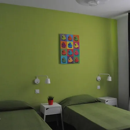 Falow Hostel *